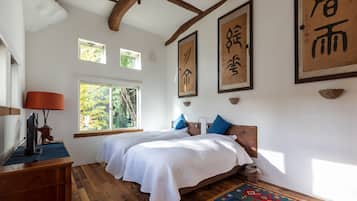 Hanz Outdoor Residence | Individually decorated, individually furnished, bed sheets