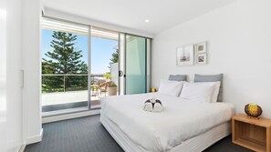 3 bedrooms, iron/ironing board, free WiFi, bed sheets - Belle Escpaes - Sea the Views (Glenelg)