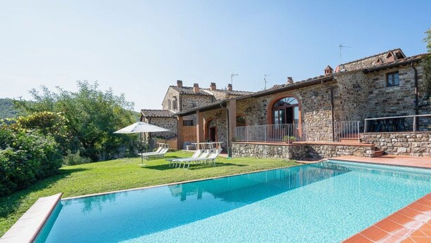 A stone villa with a swimming pool, outdoor seating, and a well-maintained garden. - Stunning private villa with private pool, WIFI, A/C, TV, terrace, pets allowed and panoramic view (Greve In Chianti)