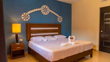 Deluxe Room, 1 King Bed