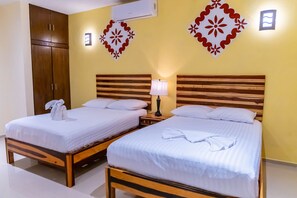 Habitación Deluxe, 2 camas matrimoniales | Wifi gratis y ropa de cama 
