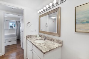 Doccia, asciugamani, carta igienica