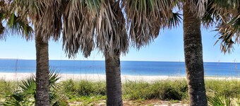 "Sandals and Sunsets" located in a gulf front community! Steps to paradise! Pet friendly!