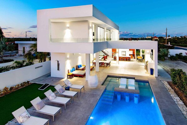 Exterior - Luxury 3bdr Villa with Private Pool, Oceanview and Hotel Amenities v4 (Providenciales)