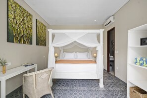 A bedroom with a four-poster bed, a white desk, and a chair. - Bamboo Damai Villa by Betterplace (Kerobokan)