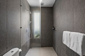 Dusche, Regendusche, kostenlose Toilettenartikel, Haartrockner