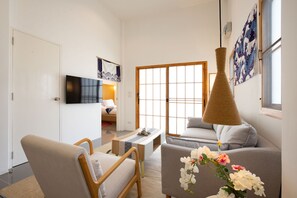 時尚別墅 | 客廳 | 32 吋LED 電視連有線電視頻道