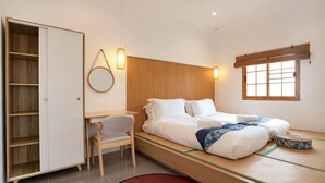 A room with a bed, a desk, a chair, a wardrobe, and a window. - Japanese Style Villa Sunrise Garden B190 (Thep Krasattri)