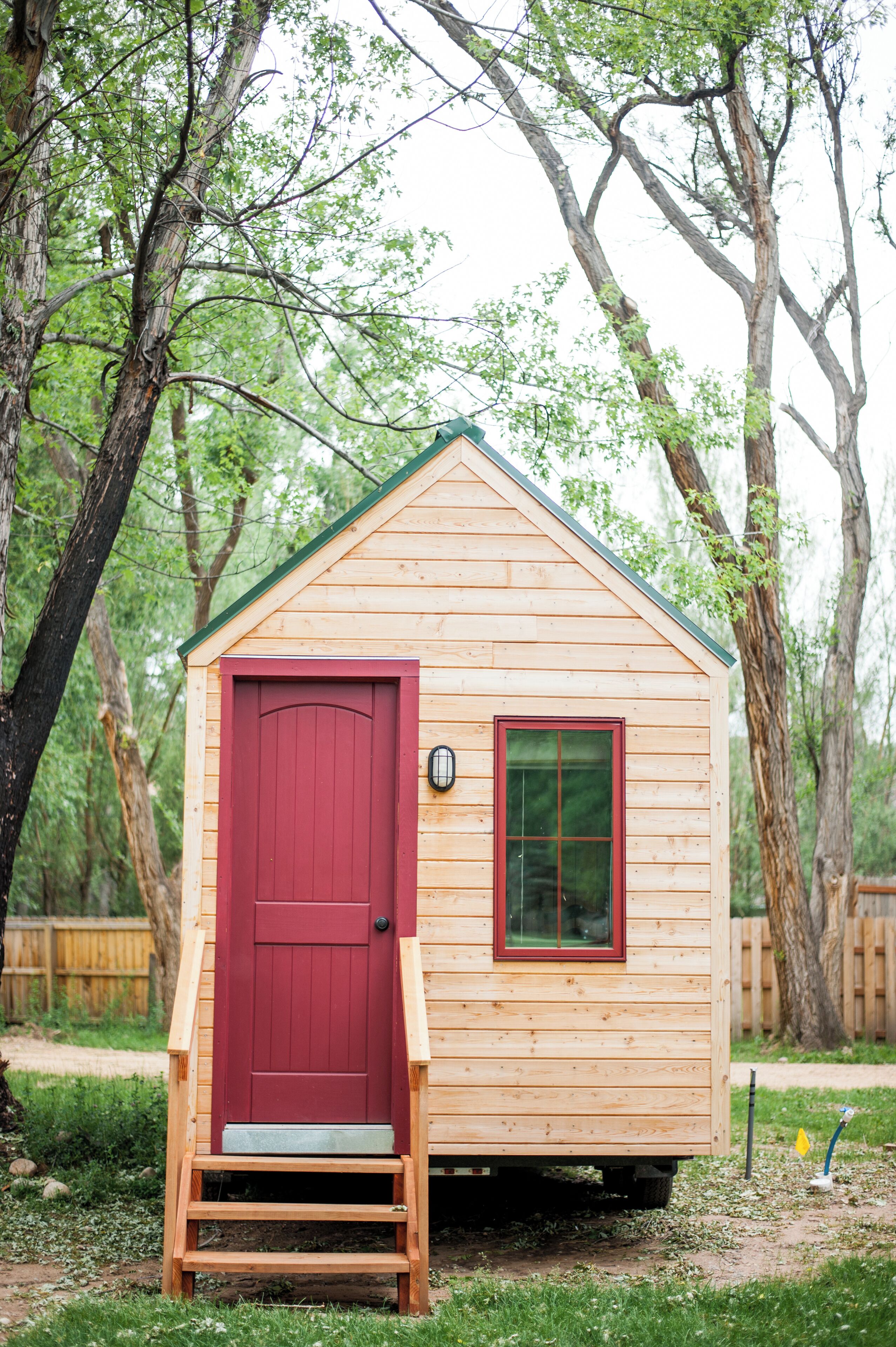 Spacious Dogwood Tiny House with Full Kitchen - near Rocky Mtn National Park
