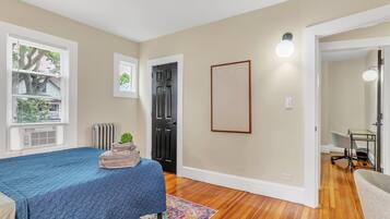 4 bedrooms, desk, iron/ironing board, free WiFi