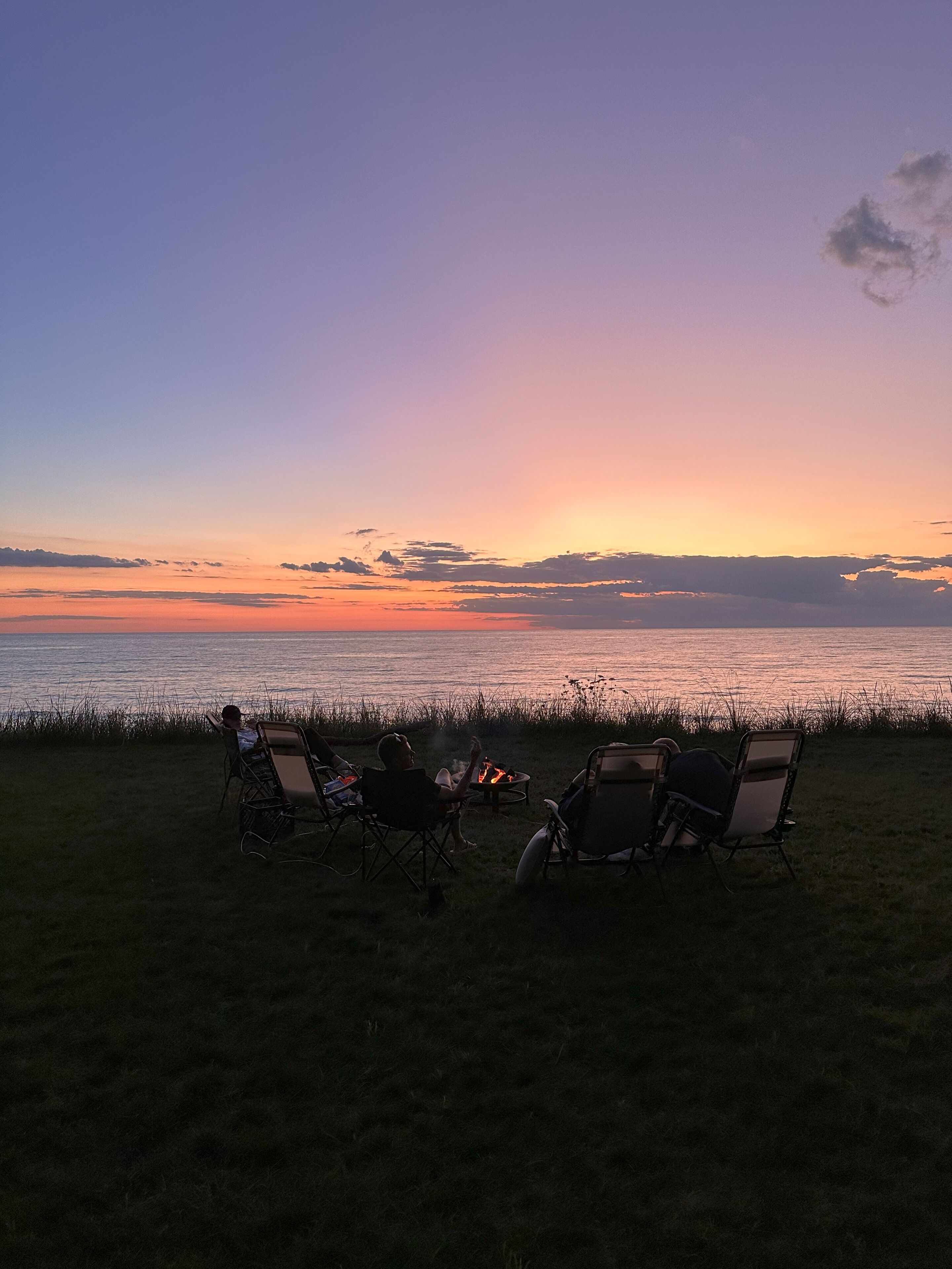 Lakefront living: breathtaking views & steps away from beach