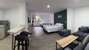 1 habitación, tabla de planchar con plancha, wifi y ropa de cama