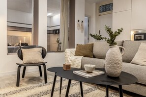 TV - Ayllon - 1 bedroom in Recoletos (Madrid)