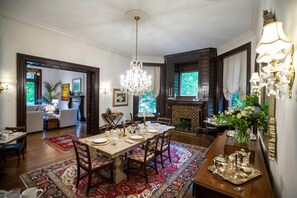 Petit déjeuner complet compris tous les jours