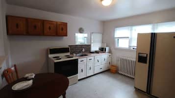 City Room | Private kitchen | Microwave, oven