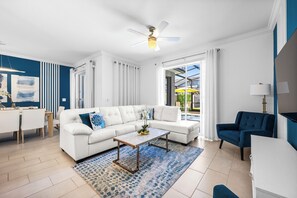 Smart TV, video games - 4BD/3BA Resort Townhouse ! 15 mins to Disney & other theme parks (Kissimmee)