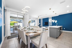 Dining - 4BD/3BA Resort Townhouse ! 15 mins to Disney & other theme parks (Kissimmee)