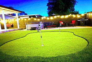Property grounds - Phoenix Paradise! 3 Bedrooms 2 Bathrooms: PoolTable, HotTub, BBQ, Putting Green. (Phoenix)