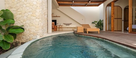 Kolam renang outdoor