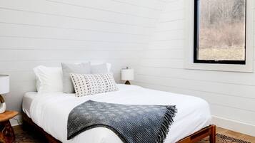 3 bedrooms, iron/ironing board, travel crib, free WiFi