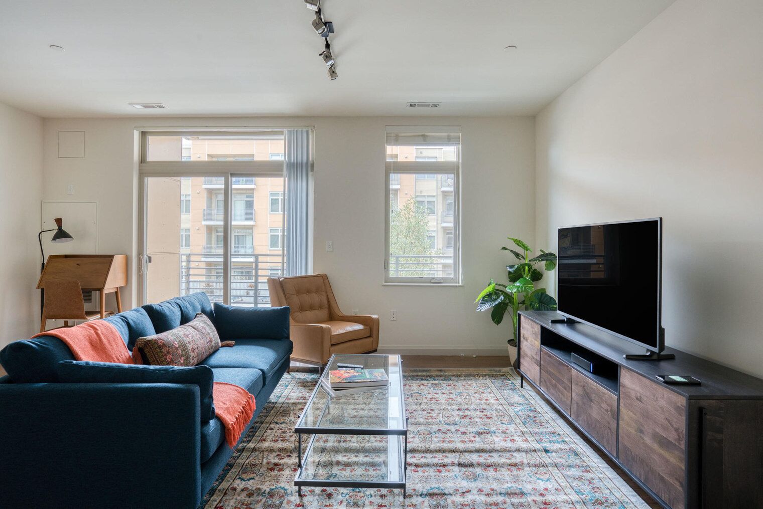 Ideal Waltham 2BR w/ Gym & W/D, near Restaurants, by Blueground
