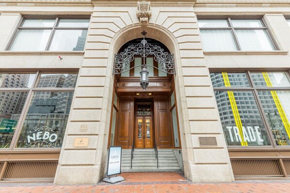 Exterior detail - Roomy Downtown Studio w/ Gym & Laundry, nr Shopping, by Blueground (Boston)