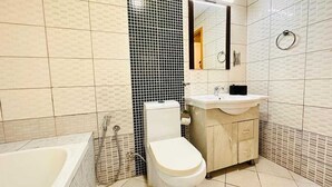 Standard Double Room, 1 King Bed | Bathroom - Lulu guest house (Ras Al Khaimah)