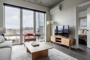 TV, stereo - Exceptional River North 1BR w/ Pool, nr Riverwalk & L, by Blueground (Chicago)