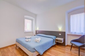2 bedrooms, free WiFi, bed sheets - Casa Alpino 6, Riva del Garda, Italy (Riva del Garda)