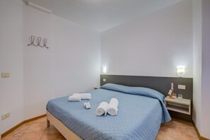 1 bedroom, free WiFi, bed sheets - Casa Alpino 3, Riva del Garda, Italy (Riva del Garda)
