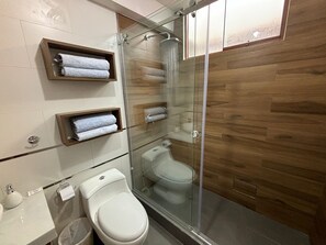 Hair dryer, towels, soap, shampoo - Dream House Cusco (Cusco)