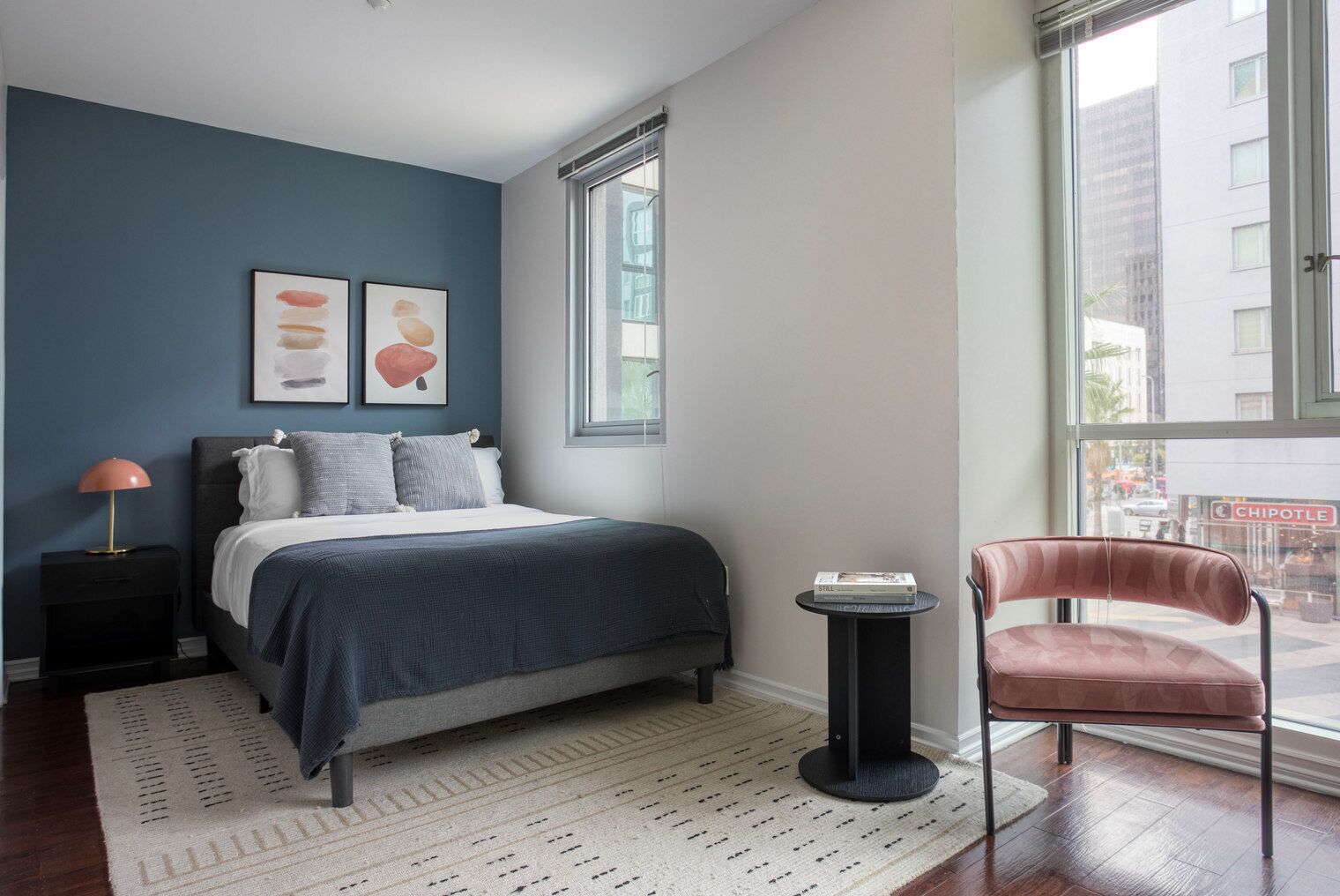 Bright Koreatown Studio w/ Pool, nr Coffee & Restaurants, by Blueground