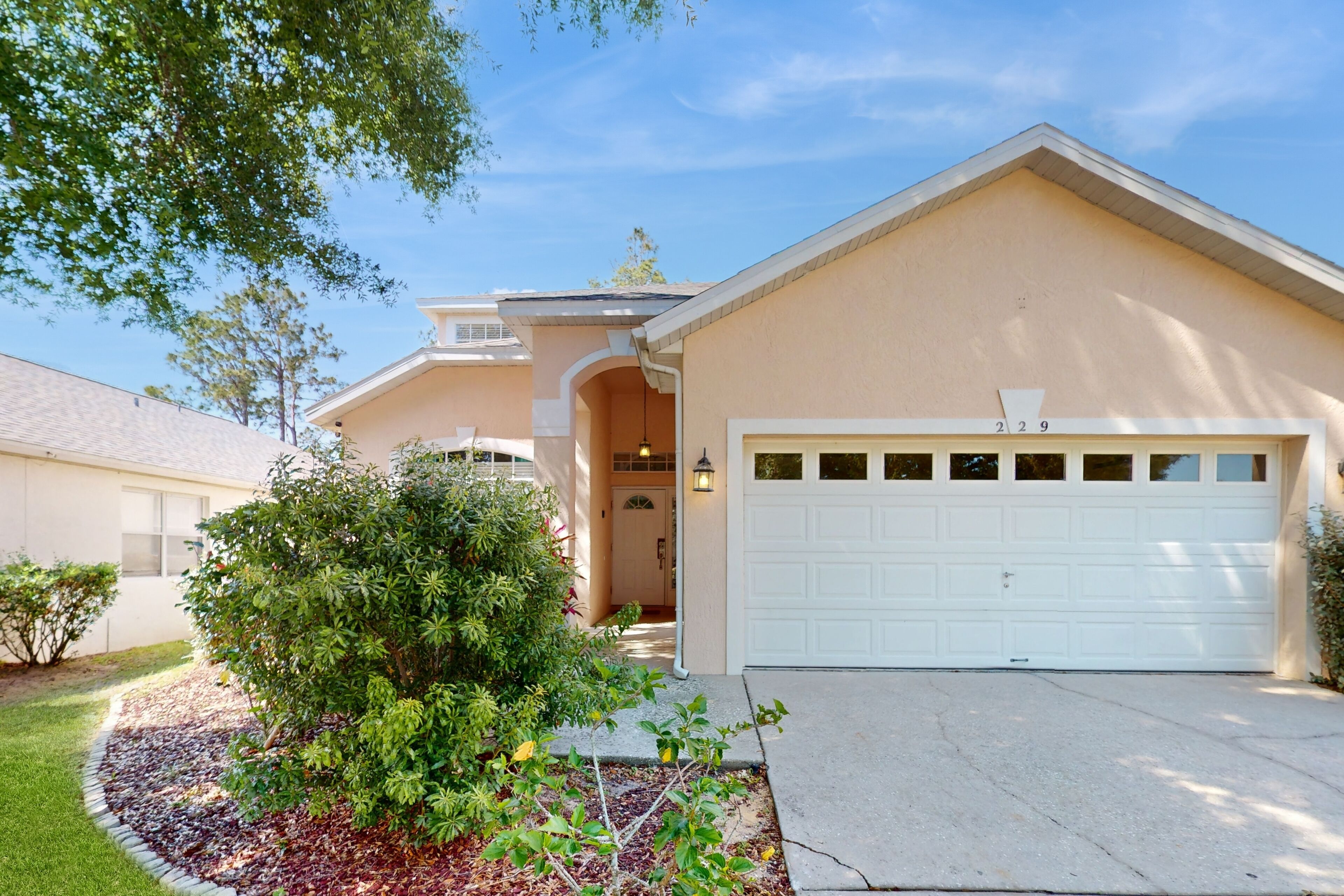 Renovated dog-friendly house with pool, gas grill, game room & golf course views