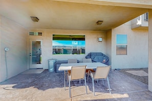 Outdoor dining - Spacious home with enclosed yard, pool, firepit, foosball table, fireplace, & AC (Hurricane)