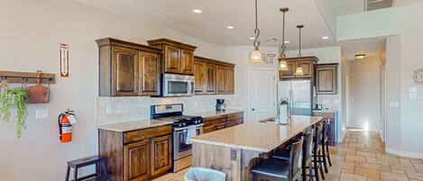 Refrigerador, microondas, horno, placa de cocina