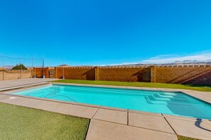 A heated pool - Spacious home with enclosed yard, pool, firepit, foosball table, fireplace, & AC (Hurricane)