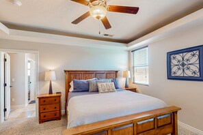 5 bedrooms, iron/ironing board, internet, bed sheets