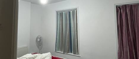 2 habitaciones, tabla de planchar con plancha y wifi