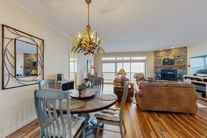 TV, fireplace, stereo - Condo with panoramic views, spacious balcony, games, soaking tub, W/D, & AC (Sugar Mountain)