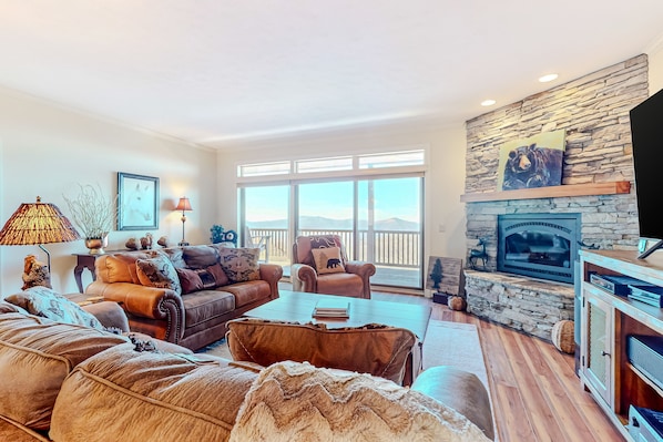 TV, fireplace, stereo