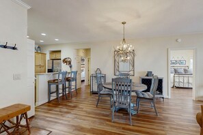 Dining - Condo with panoramic views, spacious balcony, games, soaking tub, W/D, & AC (Sugar Mountain)