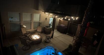 Desert Oasis W/pool, private hottub and gas fire pit