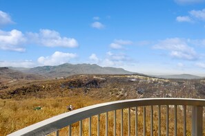 Property grounds - 8th-floor condo with mountain view, pools, hot tubs, saunas, & gym (Sugar Mountain)