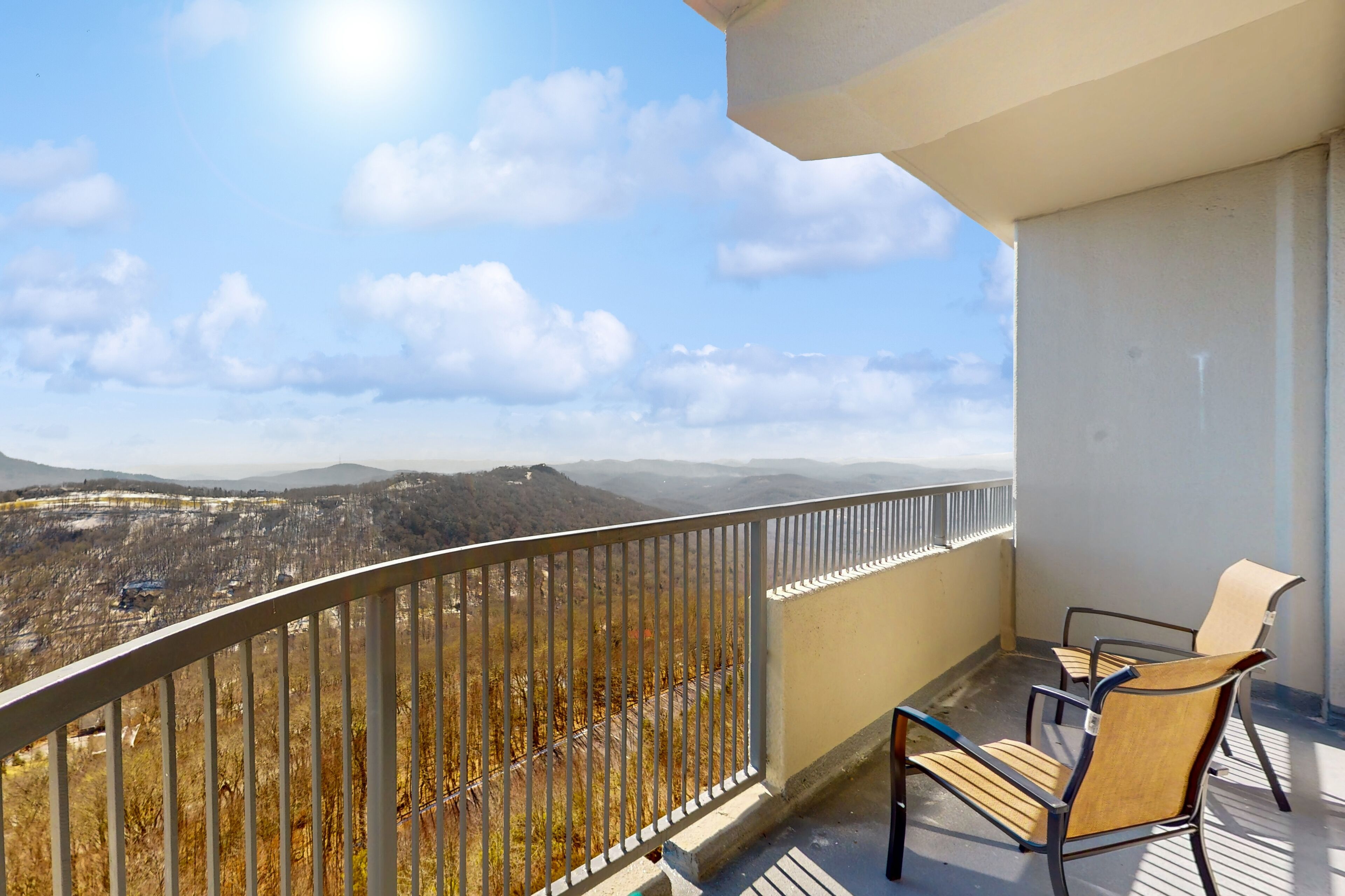 8th-floor condo with mountain view, pools, hot tubs, saunas, & gym
