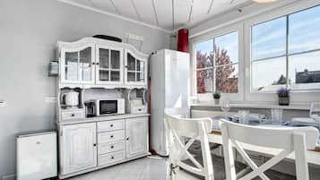 Køleskab, mikrobølgeovn, ovn, kogeplade