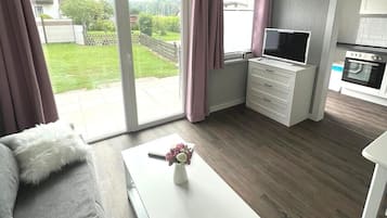 Fernseher, Tischtennisplatte