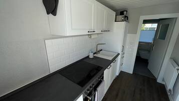 Réfrigérateur, four, plaque de cuisson, lave-vaisselle