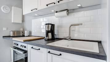 Refrigerador, horno, placa de cocina, lavavajillas