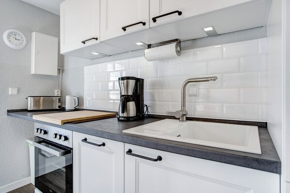 Køleskab, ovn, kogeplade, opvaskemaskine