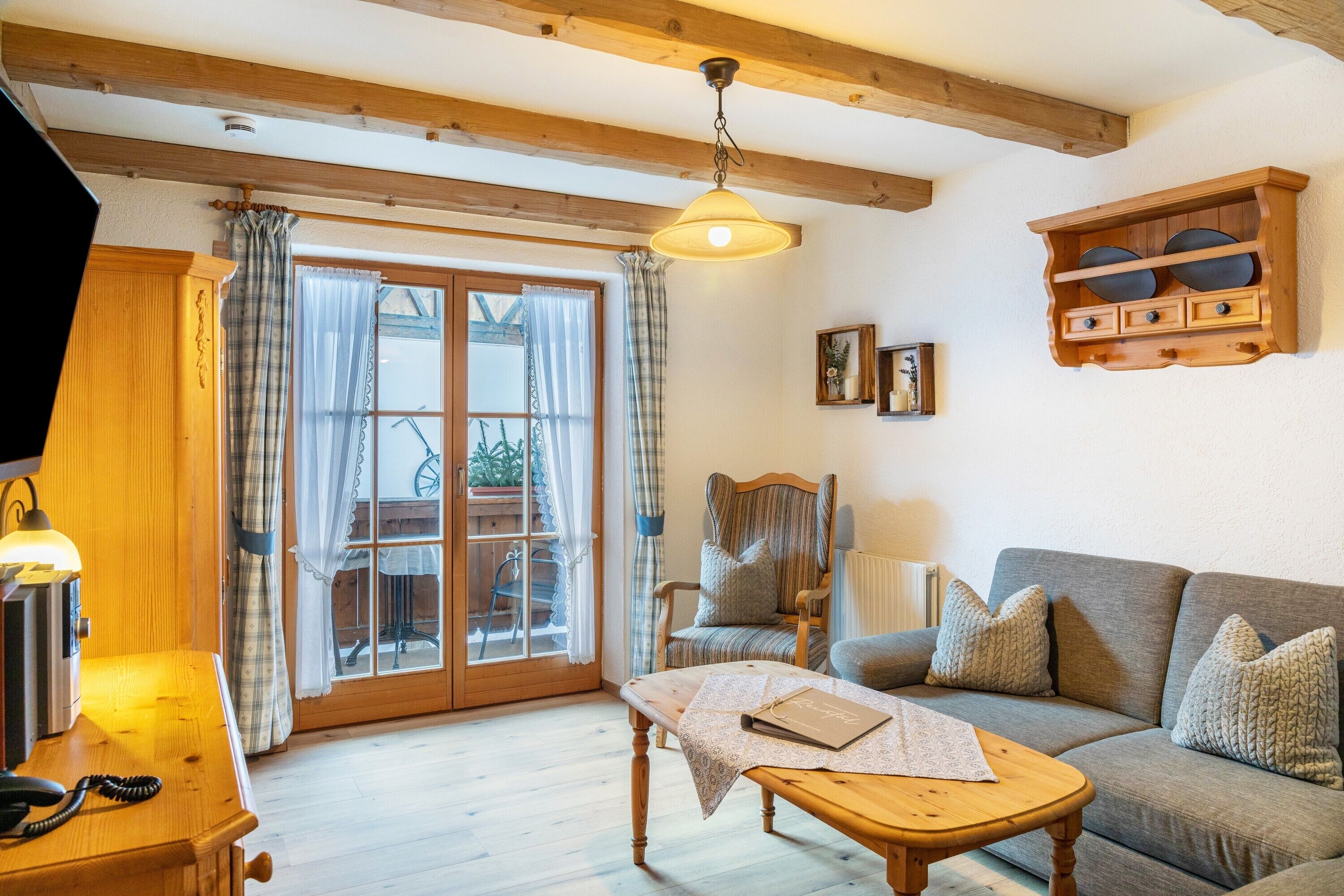 Televisión, reproductor de DVD y estéreo 